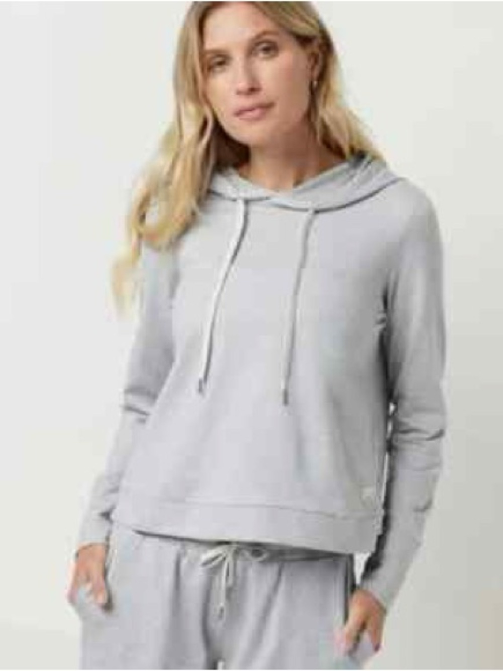 Vuori Halo Essential Pullover Hoodie Sweatshirt in Gray Heather